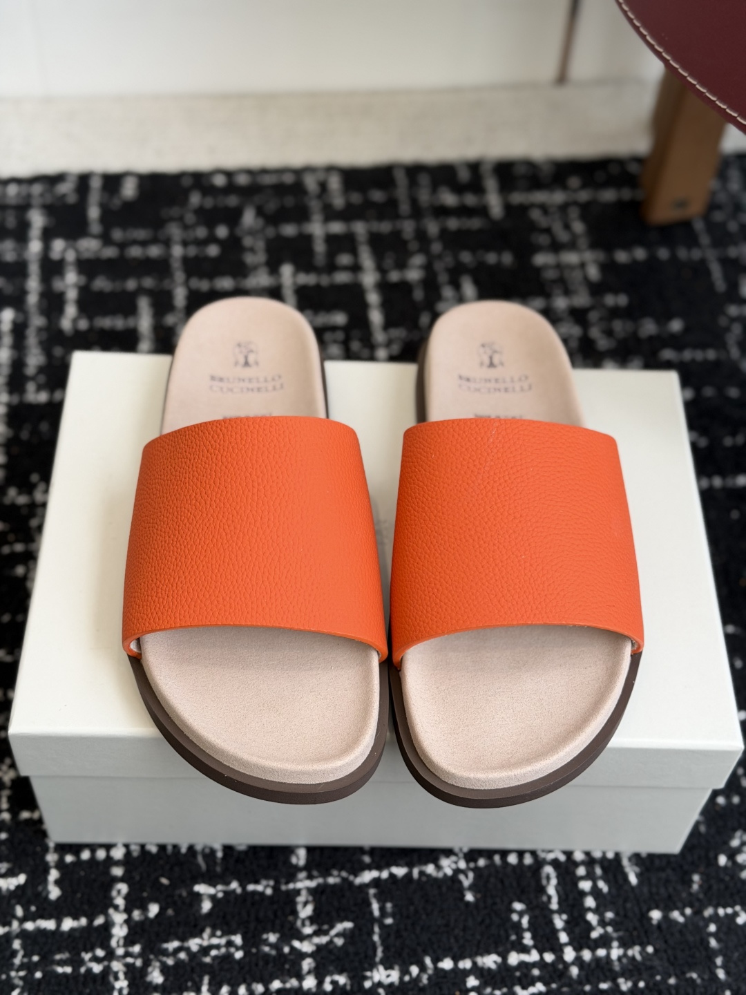 东莞代购级Brunello Cucinelli BC男士休闲凉拖鞋｜此款凉拖鞋鞋面料采用意大利进口荔枝纹