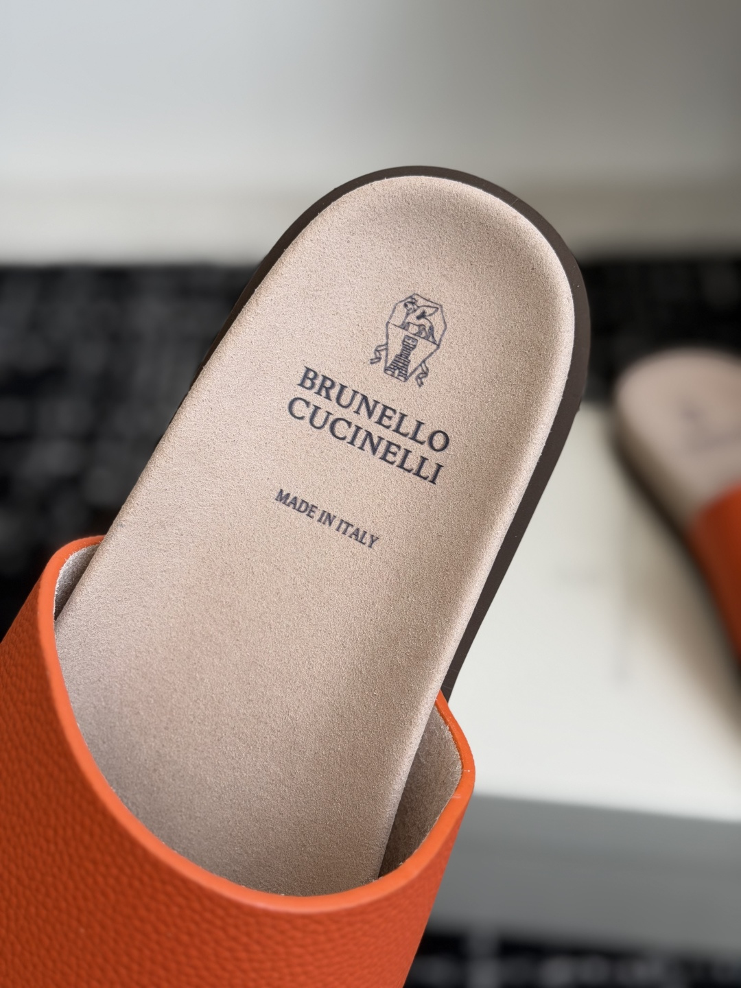 东莞代购级Brunello Cucinelli BC男士休闲凉拖鞋|此款凉拖鞋鞋面料采用意大利进口荔枝纹 东莞代购级Brunello Cucinelli BC男士休闲凉拖鞋|此款凉拖鞋鞋面料采用意大利进口荔枝纹