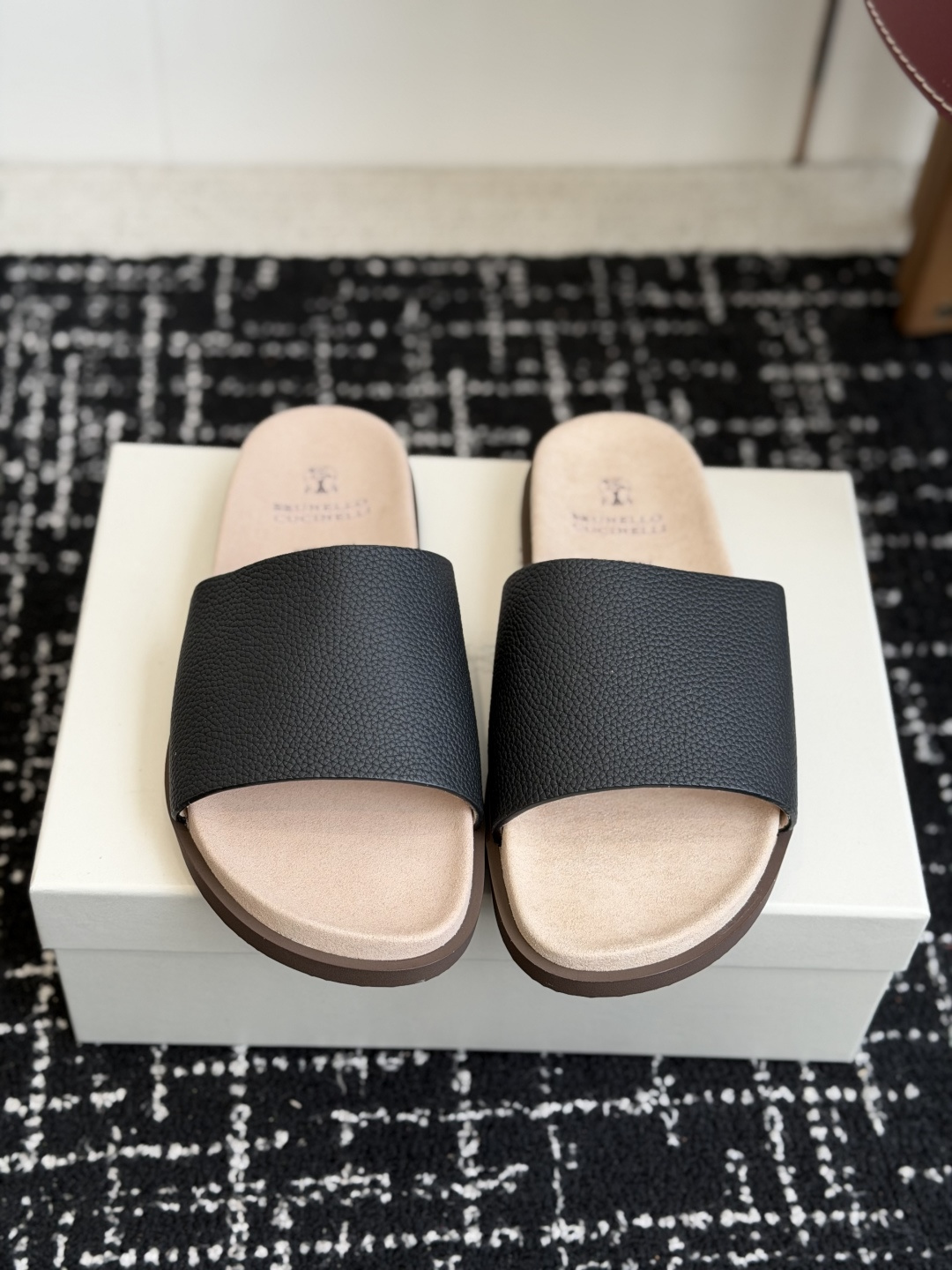东莞代购级Brunello Cucinelli BC男士休闲凉拖鞋｜此款凉拖鞋鞋面料采用意大利进口荔枝纹