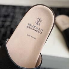 东莞代购级Brunello Cucinelli BC男士休闲凉拖鞋|此款凉拖鞋鞋面料采用意大利进口荔枝纹 东莞代购级Brunello Cucinelli BC男士休闲凉拖鞋|此款凉拖鞋鞋面料采用意大利进口荔枝纹