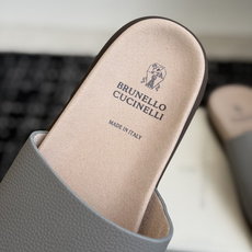 东莞代购级Brunello Cucinelli BC男士休闲凉拖鞋|此款凉拖鞋鞋面料采用意大利进口荔枝纹 东莞代购级Brunello Cucinelli BC男士休闲凉拖鞋|此款凉拖鞋鞋面料采用意大利进口荔枝纹