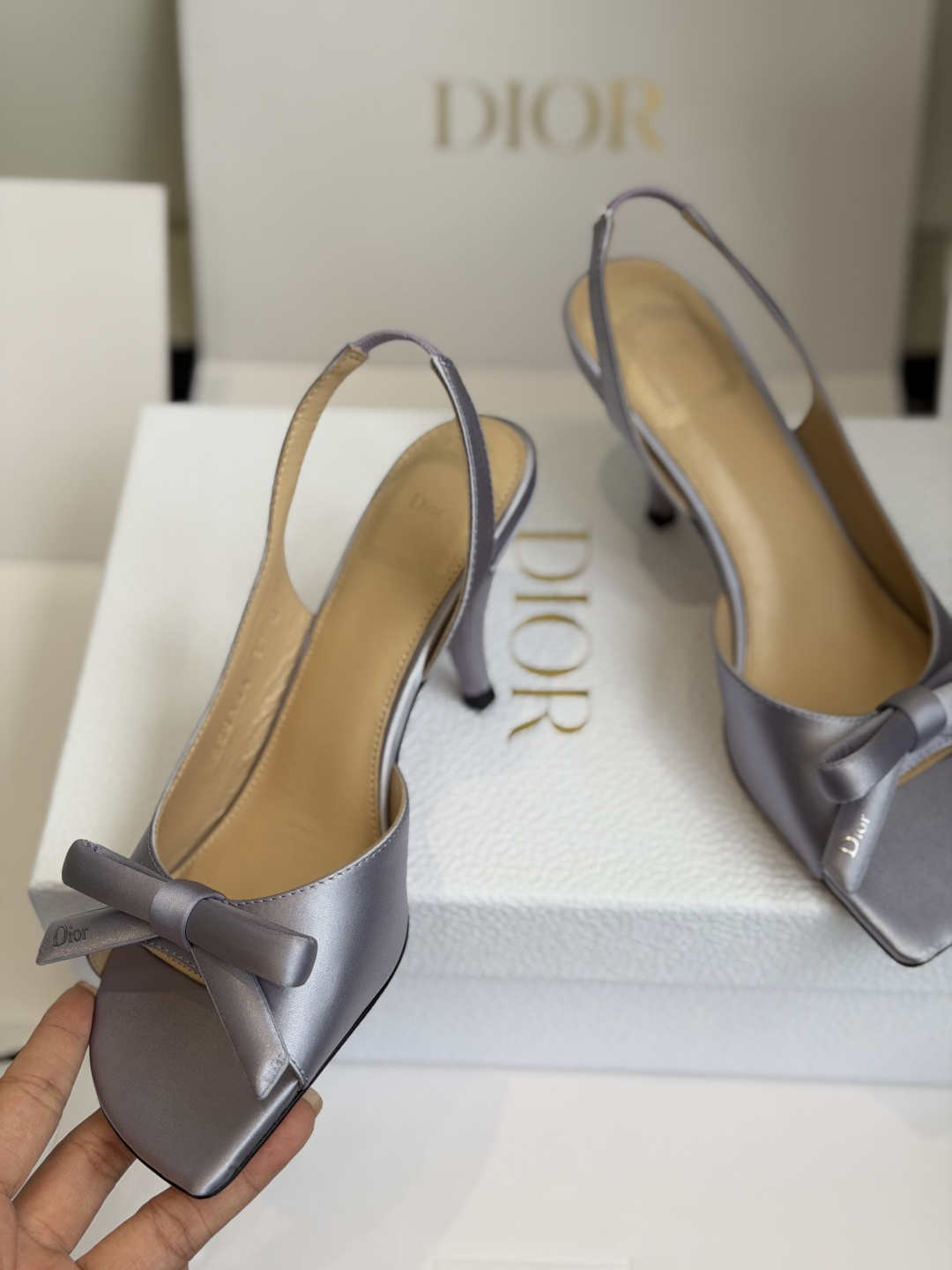 东莞代购级迪奥 Dior 26ss 新色 新元素MISS DIOR 春夏新款方头蝴蝶结拖鞋刺绣、丝绸元素