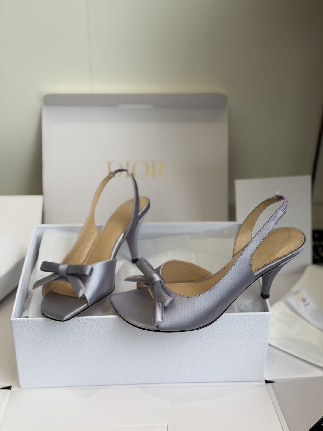 东莞代购级迪奥 Dior 26ss 新色 新元素MISS DIOR 春夏新款方头蝴蝶结拖鞋刺绣、丝绸元素
