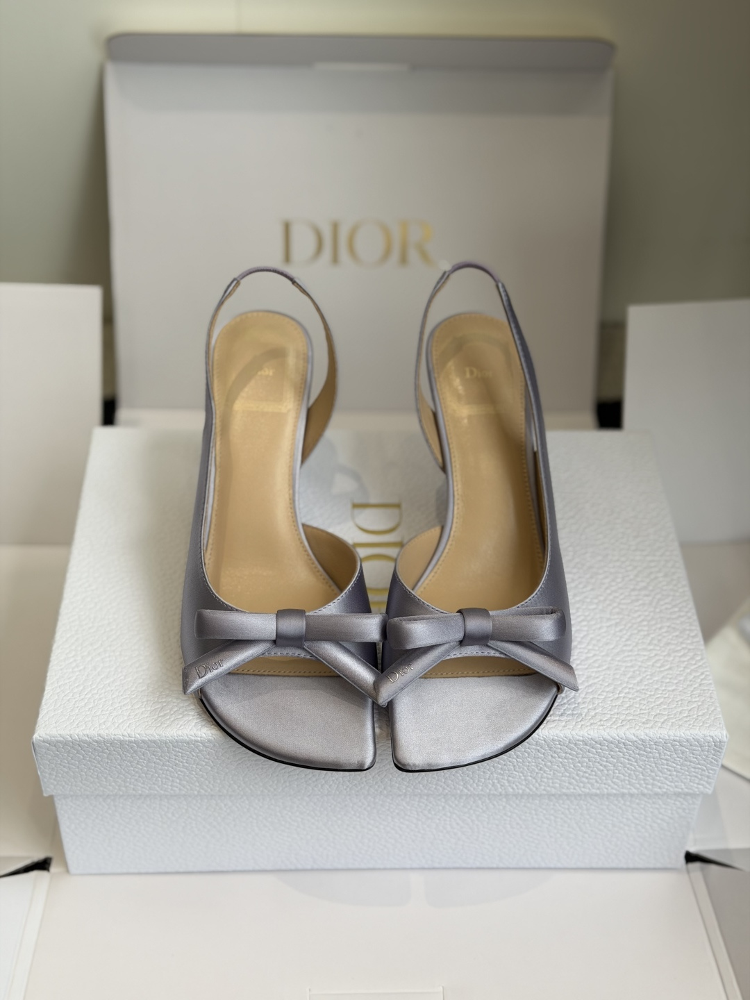东莞代购级迪奥 Dior 26ss 新色 新元素MISS DIOR 春夏新款方头蝴蝶结拖鞋刺绣、丝绸元素