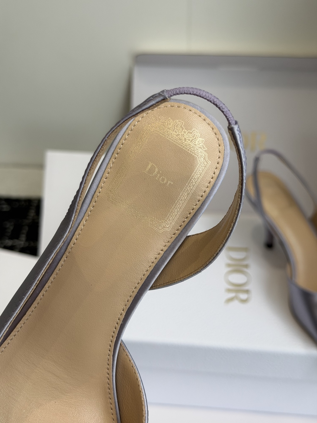 东莞代购级迪奥 Dior 26ss 新色 新元素MISS DIOR 春夏新款方头蝴蝶结拖鞋刺绣、丝绸元素