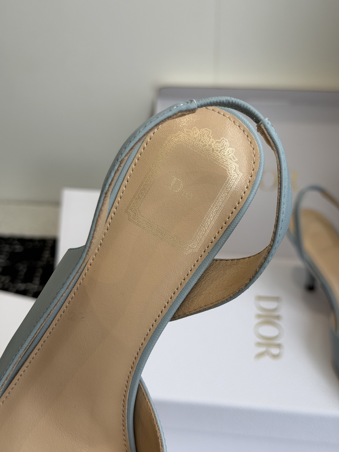 东莞代购级迪奥 Dior 26ss 新色 新元素MISS DIOR 春夏新款方头蝴蝶结拖鞋刺绣、丝绸元素