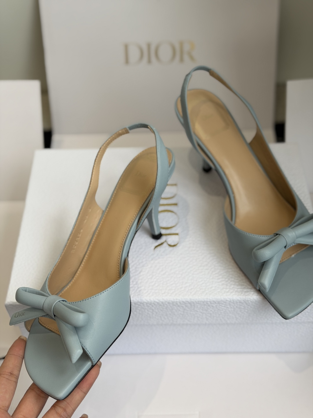 东莞代购级迪奥 Dior 26ss 新色 新元素MISS DIOR 春夏新款方头蝴蝶结拖鞋刺绣、丝绸元素