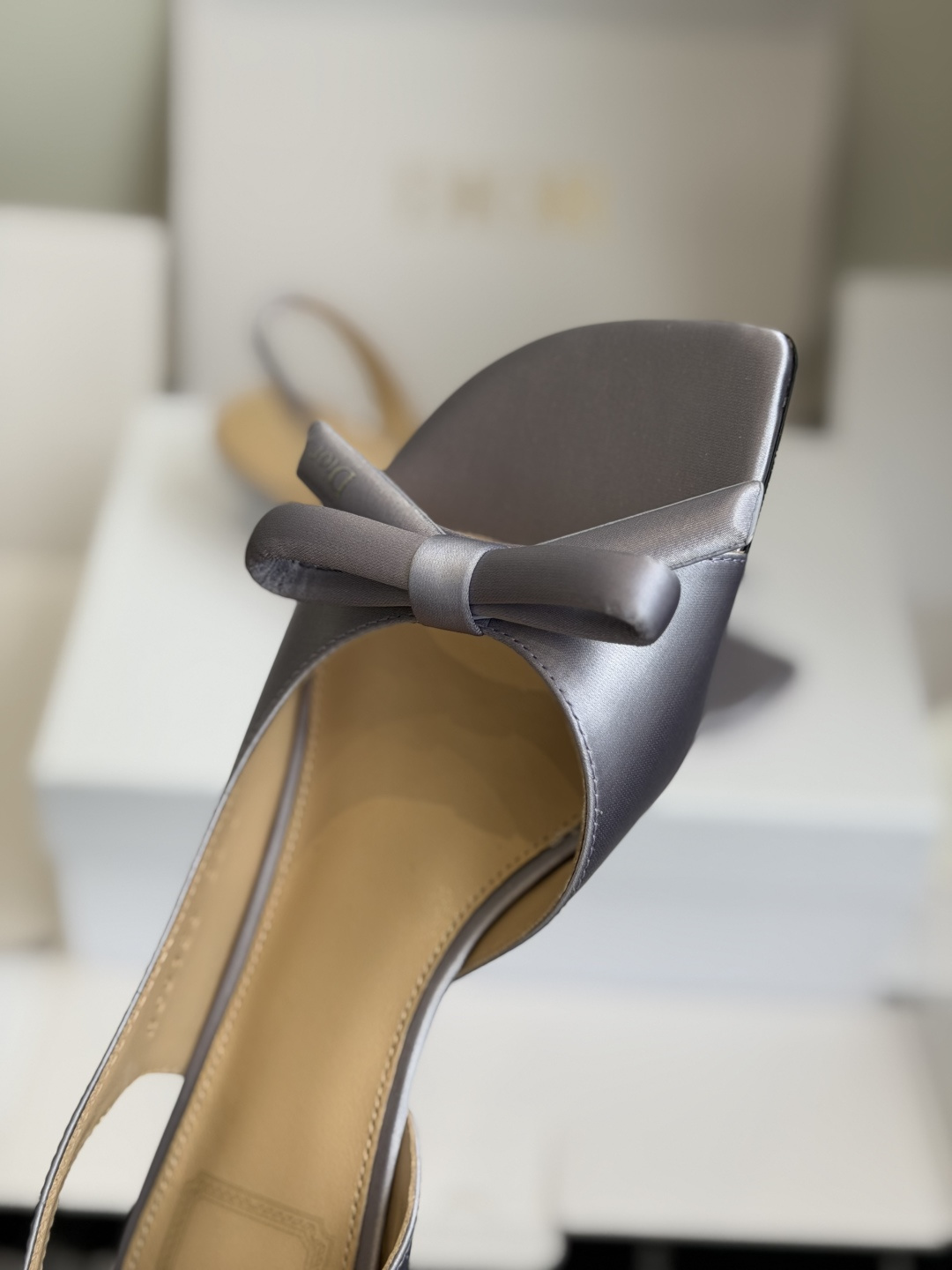 东莞代购级迪奥 Dior 26ss 新色 新元素MISS DIOR 春夏新款方头蝴蝶结拖鞋刺绣、丝绸元素