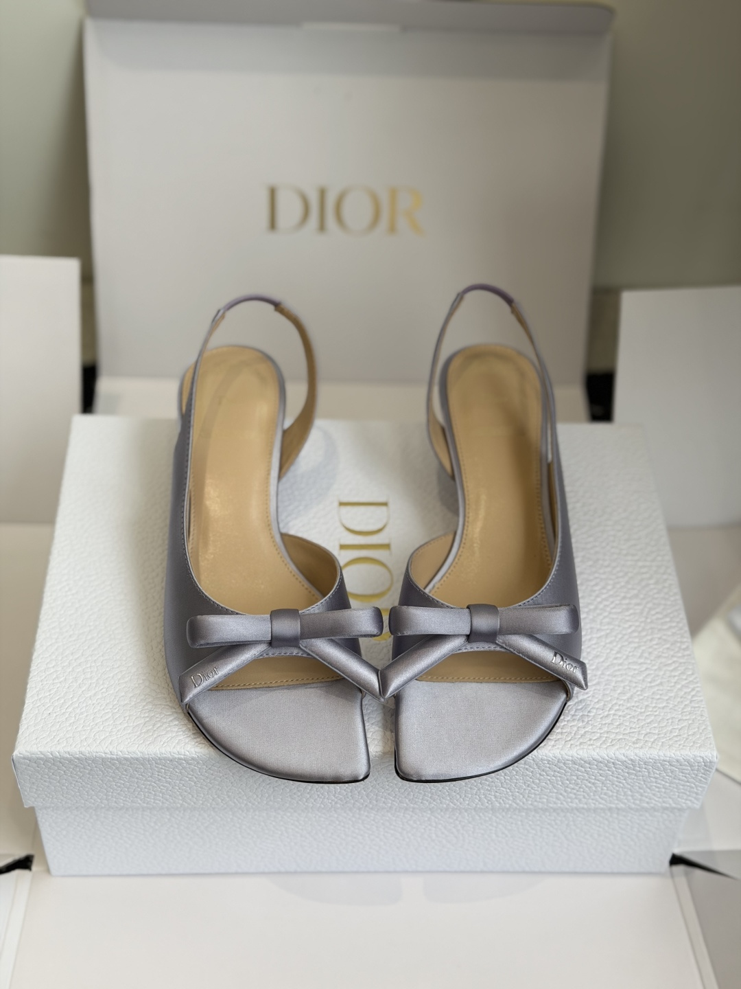 东莞代购级迪奥 Dior 26ss 新色 新元素MISS DIOR 春夏新款方头蝴蝶结拖鞋刺绣、丝绸元素