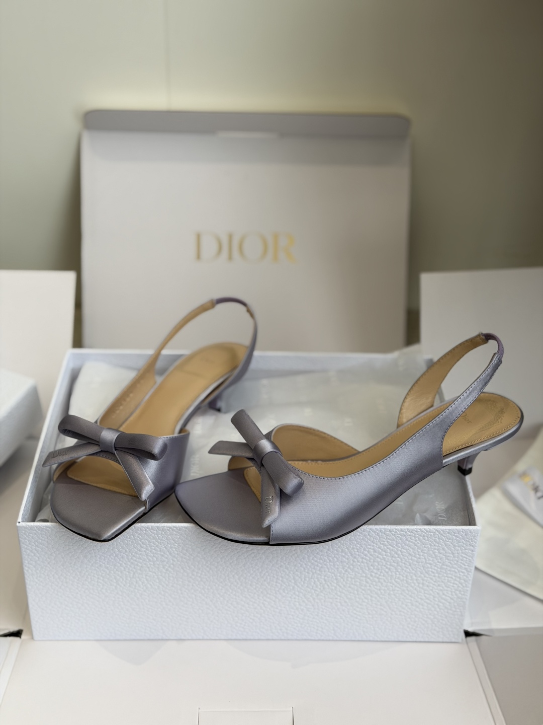 东莞代购级迪奥 Dior 26ss 新色 新元素MISS DIOR 春夏新款方头蝴蝶结拖鞋刺绣、丝绸元素