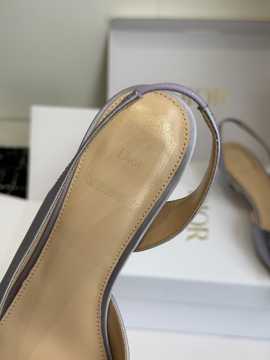 东莞代购级迪奥 Dior 26ss 新色 新元素MISS DIOR 春夏新款方头蝴蝶结拖鞋刺绣、丝绸元素