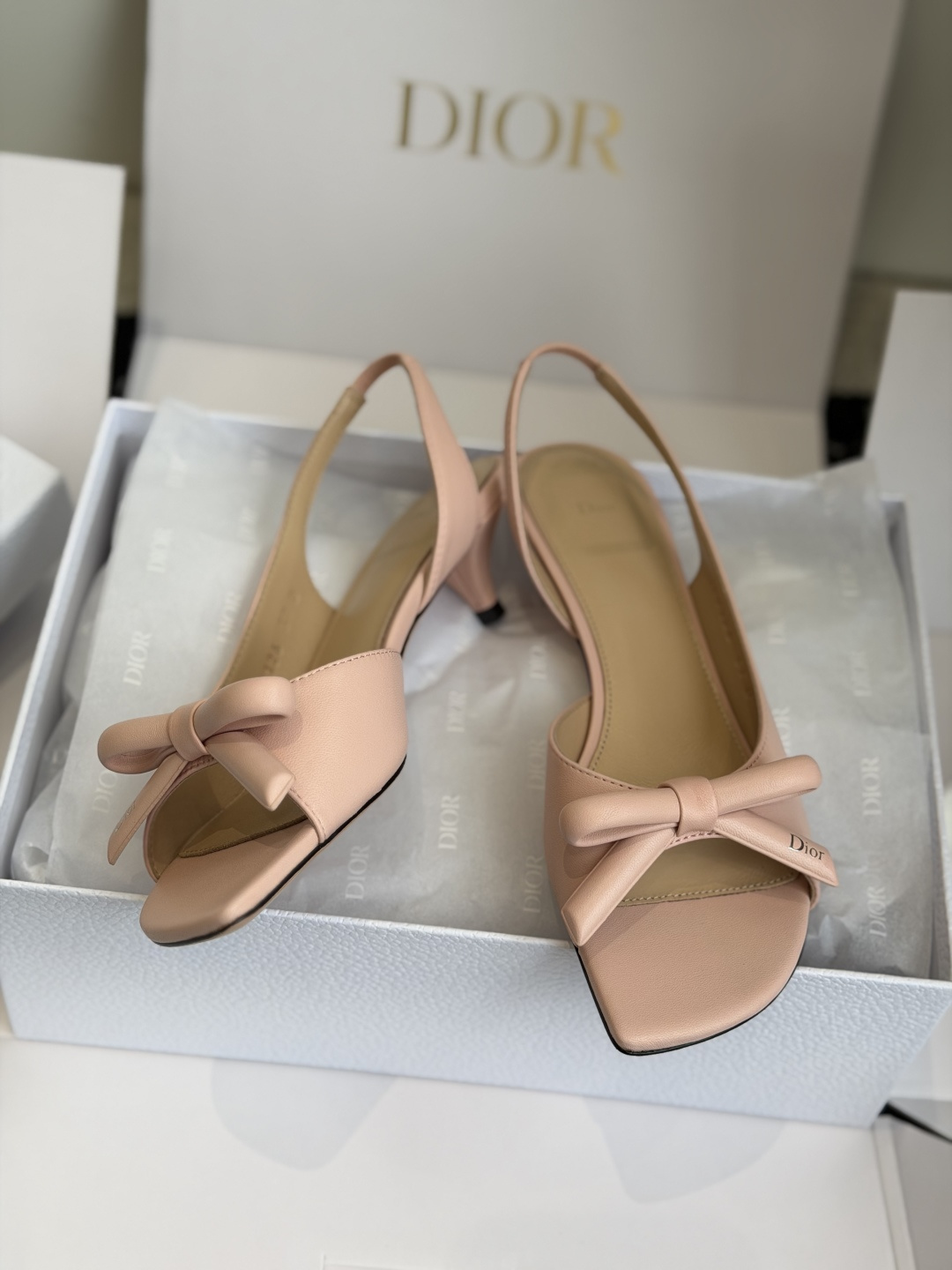 东莞代购级迪奥 Dior 26ss 新色 新元素MISS DIOR 春夏新款方头蝴蝶结拖鞋刺绣、丝绸元素
