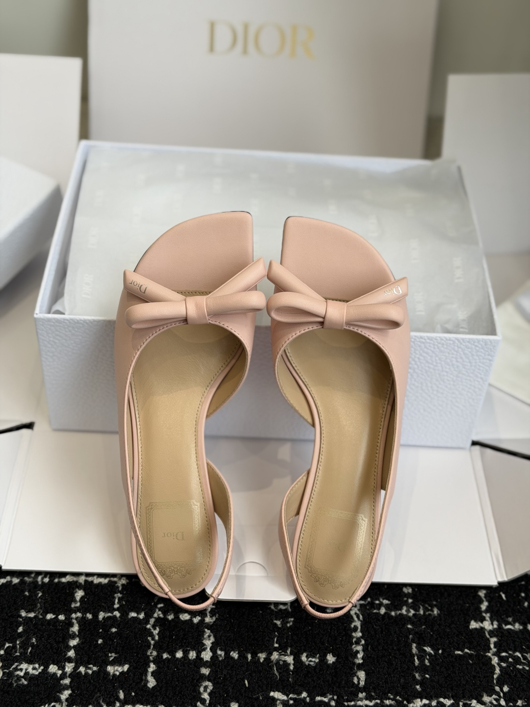东莞代购级迪奥 Dior 26ss 新色 新元素MISS DIOR 春夏新款方头蝴蝶结拖鞋刺绣、丝绸元素