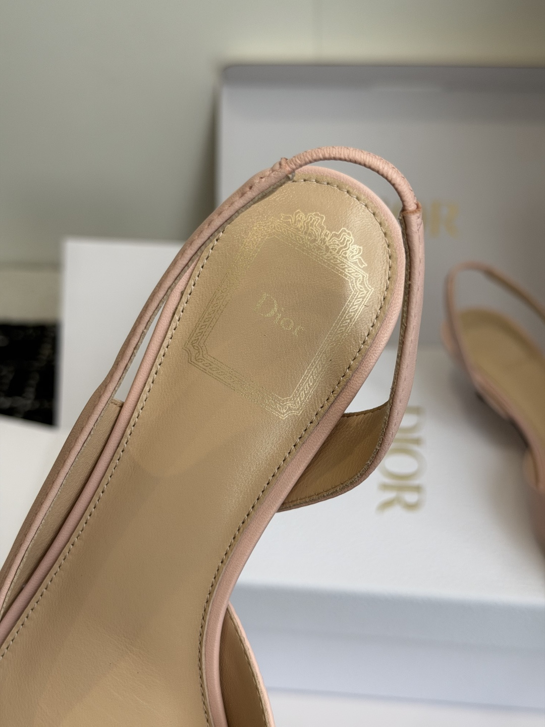 东莞代购级迪奥 Dior 26ss 新色 新元素MISS DIOR 春夏新款方头蝴蝶结拖鞋刺绣、丝绸元素
