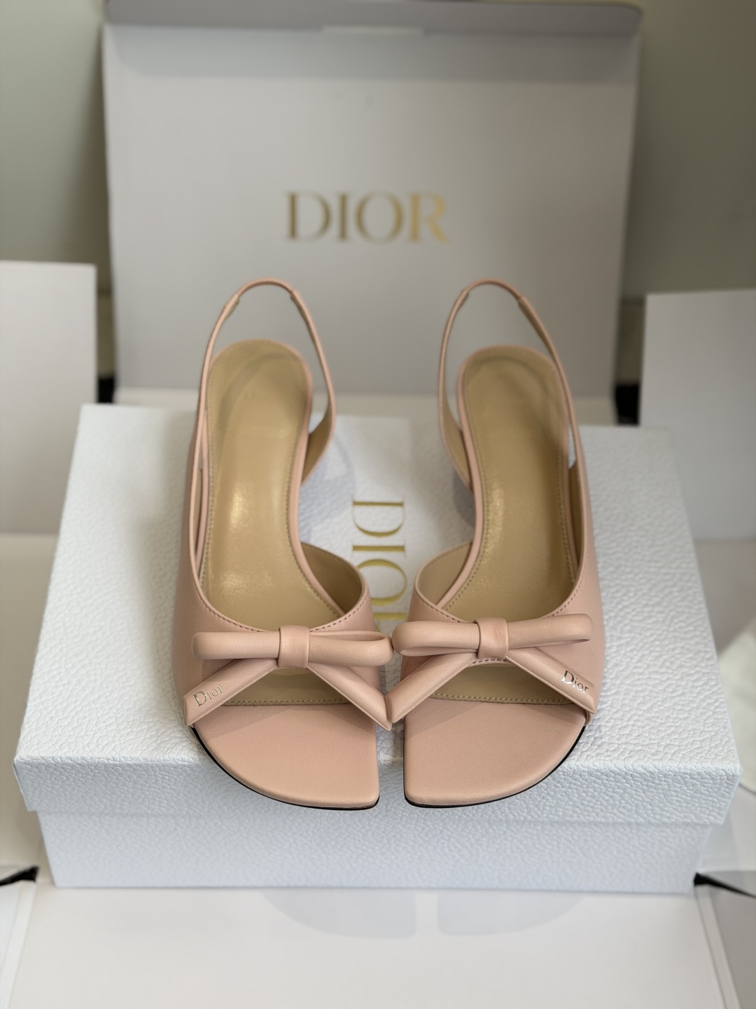 东莞代购级迪奥 Dior 26ss 新色 新元素MISS DIOR 春夏新款方头蝴蝶结拖鞋刺绣、丝绸元素