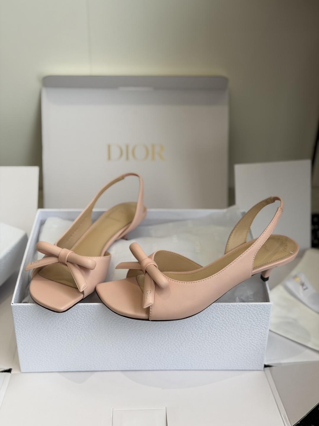 东莞代购级迪奥 Dior 26ss 新色 新元素MISS DIOR 春夏新款方头蝴蝶结拖鞋刺绣、丝绸元素