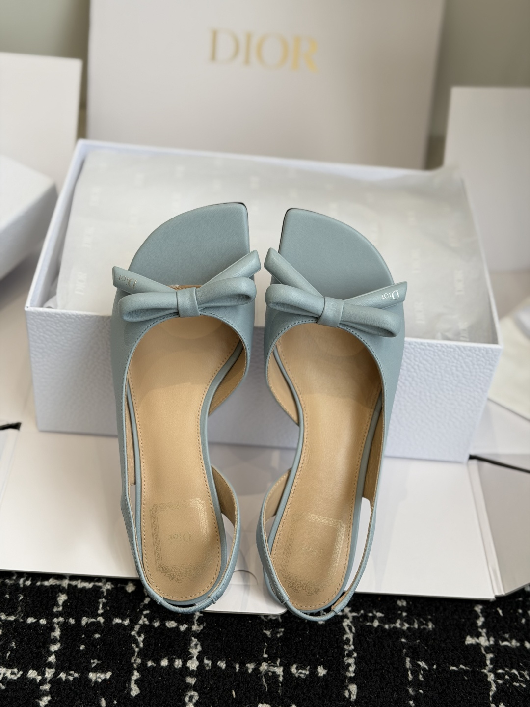 东莞代购级迪奥 Dior 26ss 新色 新元素MISS DIOR 春夏新款方头蝴蝶结拖鞋刺绣、丝绸元素