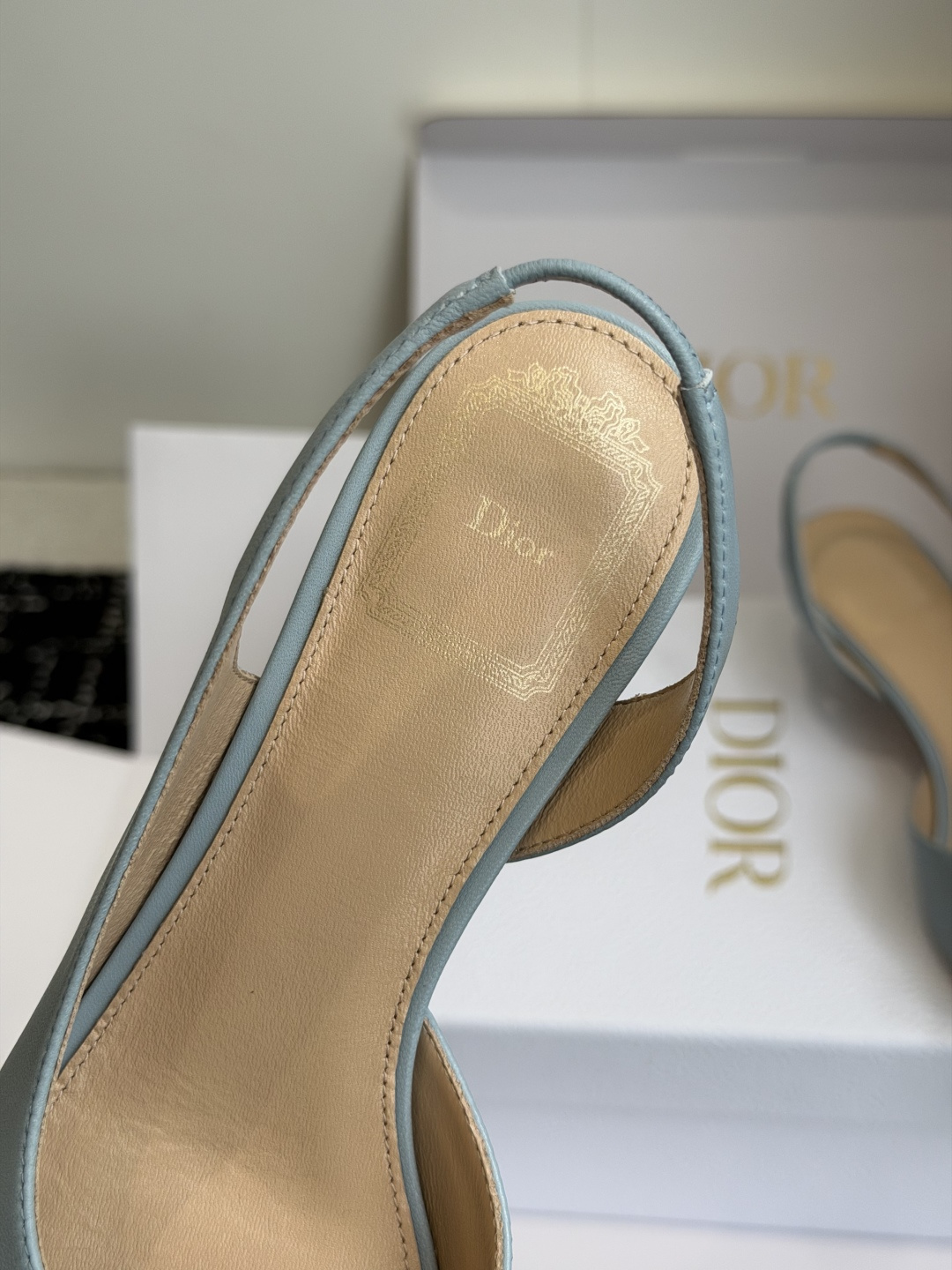 东莞代购级迪奥 Dior 26ss 新色 新元素MISS DIOR 春夏新款方头蝴蝶结拖鞋刺绣、丝绸元素