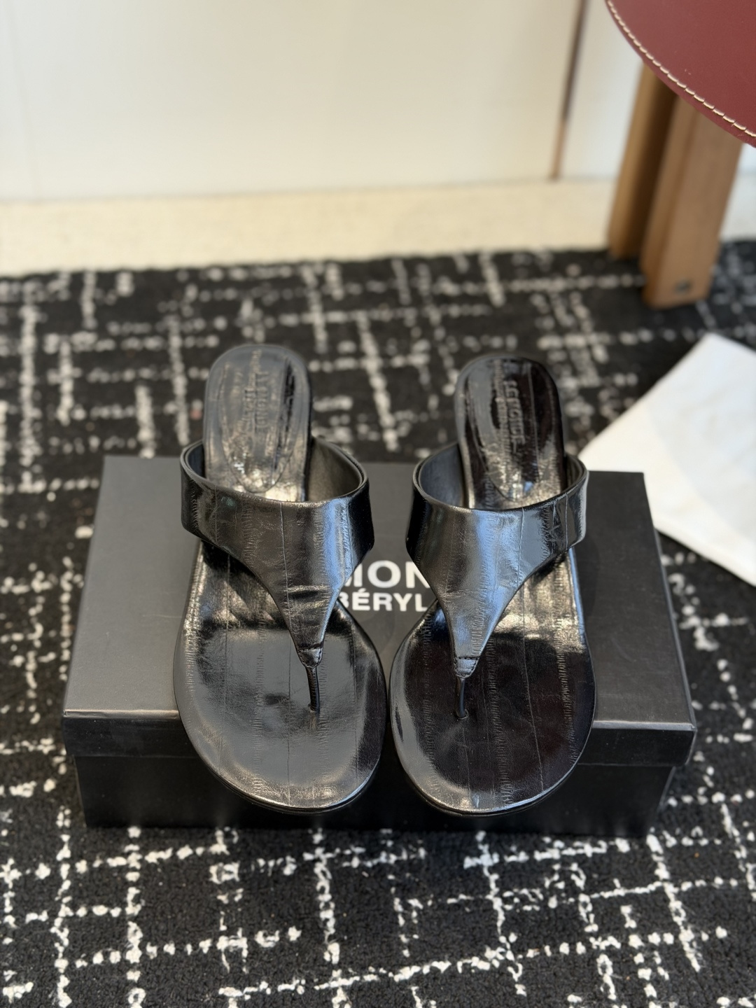 东莞代购级（高跟）小众品牌LE MONDE慵懒风夹趾高跟凉拖 全鞋内里+脚床均采用透气亲肤软皮内里，搭配