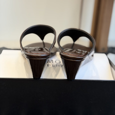 东莞代购级(高跟)小众品牌LE MONDE慵懒风夹趾高跟凉拖 全鞋内里+脚床均采用透气亲肤软皮内里,搭配 东莞代购级(高跟)小众品牌LE MONDE慵懒风夹趾高跟凉拖 全鞋内里+脚床均采用透气亲肤软皮内里,搭配