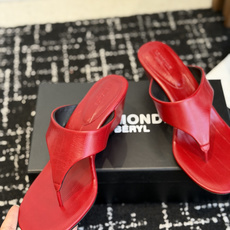 东莞代购级(高跟)小众品牌LE MONDE慵懒风夹趾高跟凉拖 全鞋内里+脚床均采用透气亲肤软皮内里,搭配 东莞代购级(高跟)小众品牌LE MONDE慵懒风夹趾高跟凉拖 全鞋内里+脚床均采用透气亲肤软皮内里,搭配