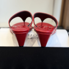 东莞代购级(高跟)小众品牌LE MONDE慵懒风夹趾高跟凉拖 全鞋内里+脚床均采用透气亲肤软皮内里,搭配 东莞代购级(高跟)小众品牌LE MONDE慵懒风夹趾高跟凉拖 全鞋内里+脚床均采用透气亲肤软皮内里,搭配
