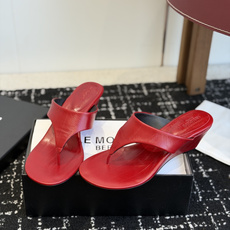 东莞代购级(高跟)小众品牌LE MONDE慵懒风夹趾高跟凉拖 全鞋内里+脚床均采用透气亲肤软皮内里,搭配 东莞代购级(高跟)小众品牌LE MONDE慵懒风夹趾高跟凉拖 全鞋内里+脚床均采用透气亲肤软皮内里,搭配