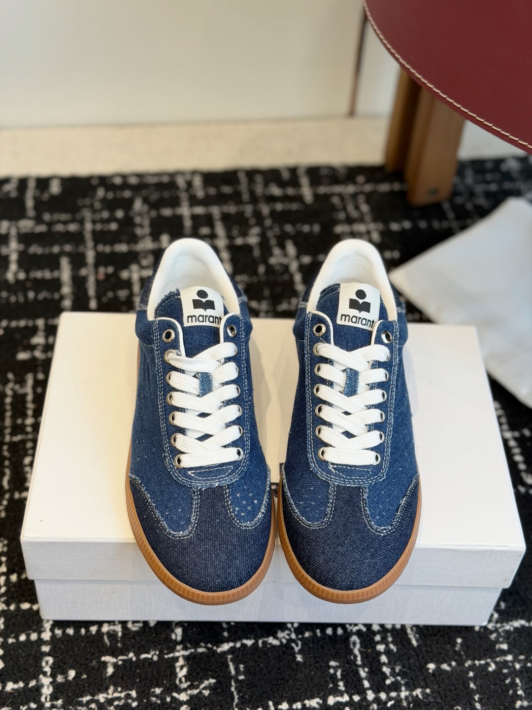 代购级ISABEL.MARANT 伊莎贝尔·玛兰 26ss 新款魔术贴德训鞋以打破常规的不羁风格展现生活