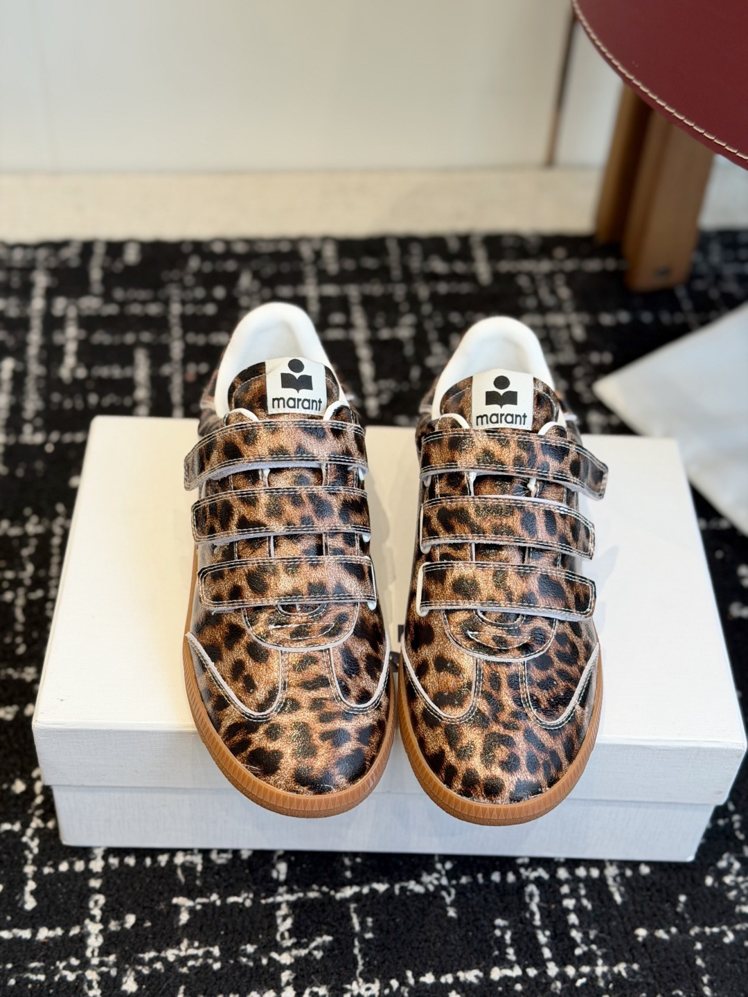 代购级ISABEL.MARANT 伊莎贝尔·玛兰 26ss 新款魔术贴德训鞋以打破常规的不羁风格展现生活