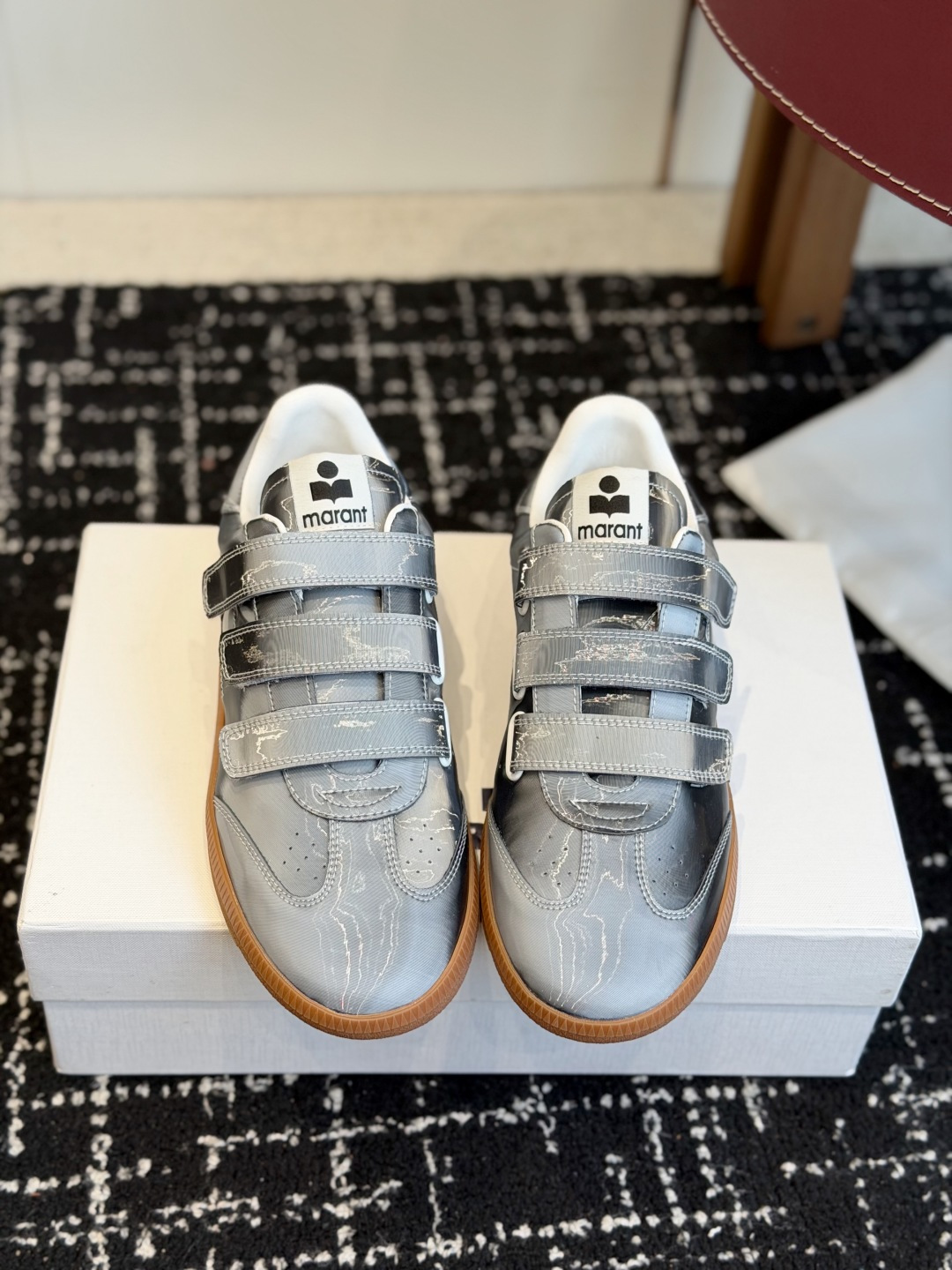 代购级ISABEL.MARANT 伊莎贝尔·玛兰 26ss 新款魔术贴德训鞋以打破常规的不羁风格展现生活