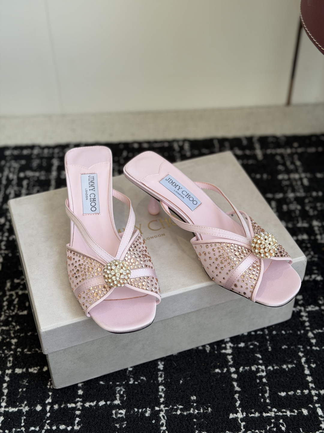 代购级Jimmy Choo 26ss 春夏 系列JC新款 高跟拖鞋 凉鞋模糊鞋履与珠宝配饰之间的界线 鲜