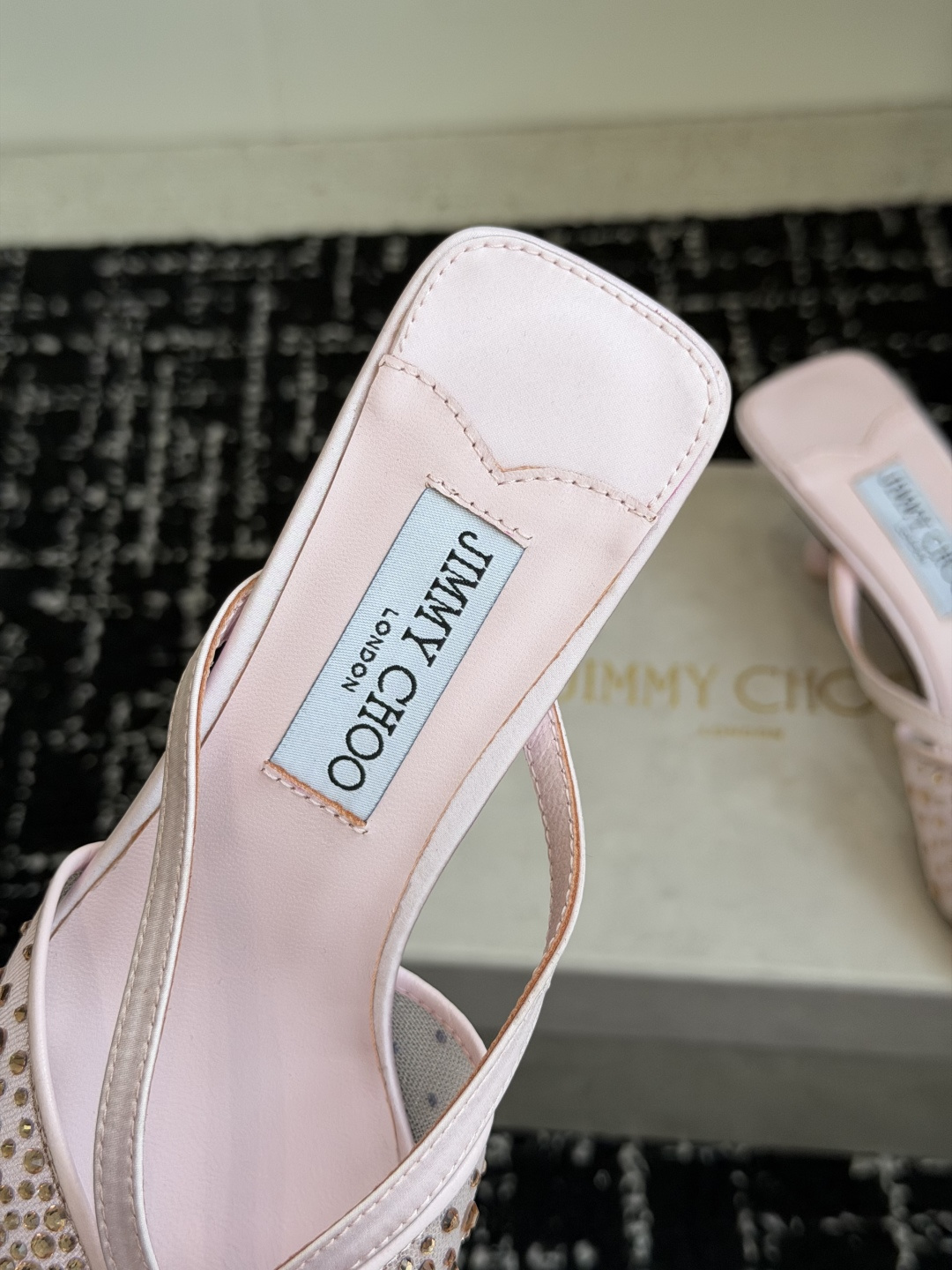 代购级Jimmy Choo 26ss 春夏 系列JC新款 高跟拖鞋 凉鞋模糊鞋履与珠宝配饰之间的界线 鲜