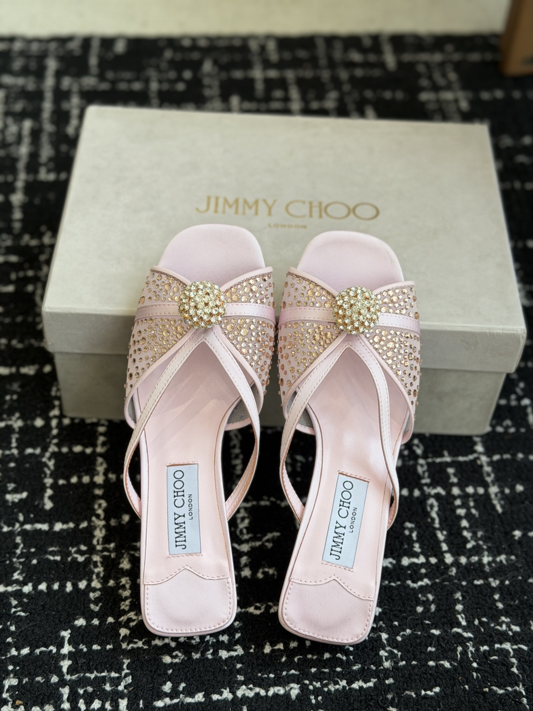 代购级Jimmy Choo 26ss 春夏 系列JC新款 高跟拖鞋 凉鞋模糊鞋履与珠宝配饰之间的界线 鲜