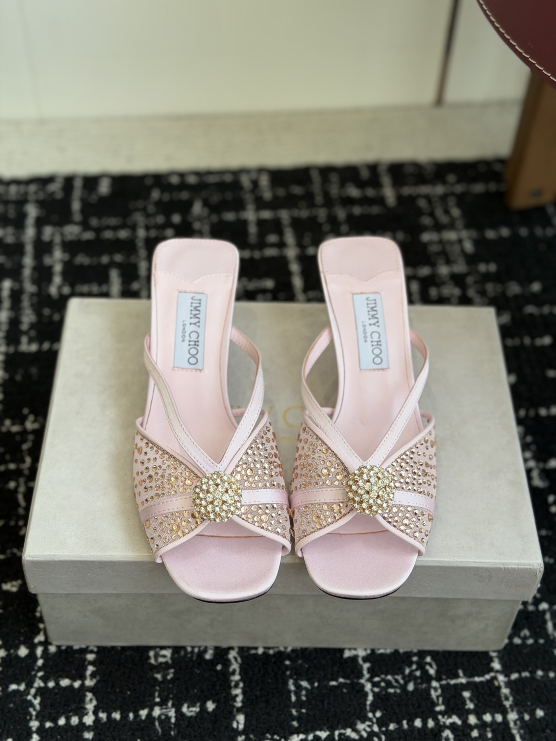 代购级Jimmy Choo 26ss 春夏 系列JC新款 高跟拖鞋 凉鞋模糊鞋履与珠宝配饰之间的界线 鲜