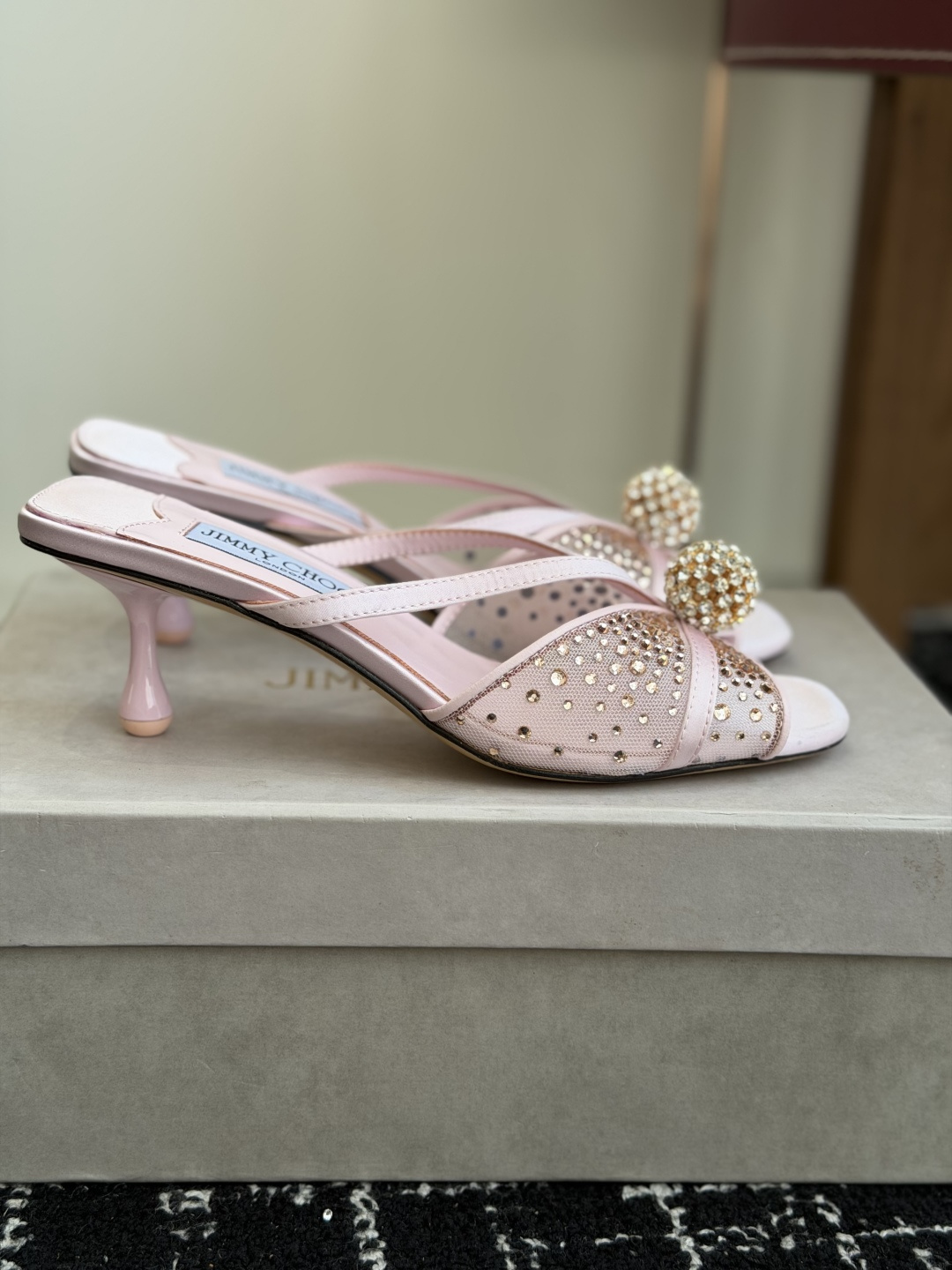 代购级Jimmy Choo 26ss 春夏 系列JC新款 高跟拖鞋 凉鞋模糊鞋履与珠宝配饰之间的界线 鲜