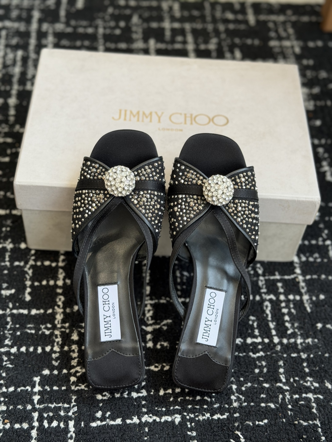 代购级Jimmy Choo 26ss 春夏 系列JC新款 高跟拖鞋 凉鞋模糊鞋履与珠宝配饰之间的界线 鲜 代购级Jimmy Choo 26ss 春夏 系列JC新款 高跟拖鞋 凉鞋模糊鞋履与珠宝配饰之间的界线 鲜