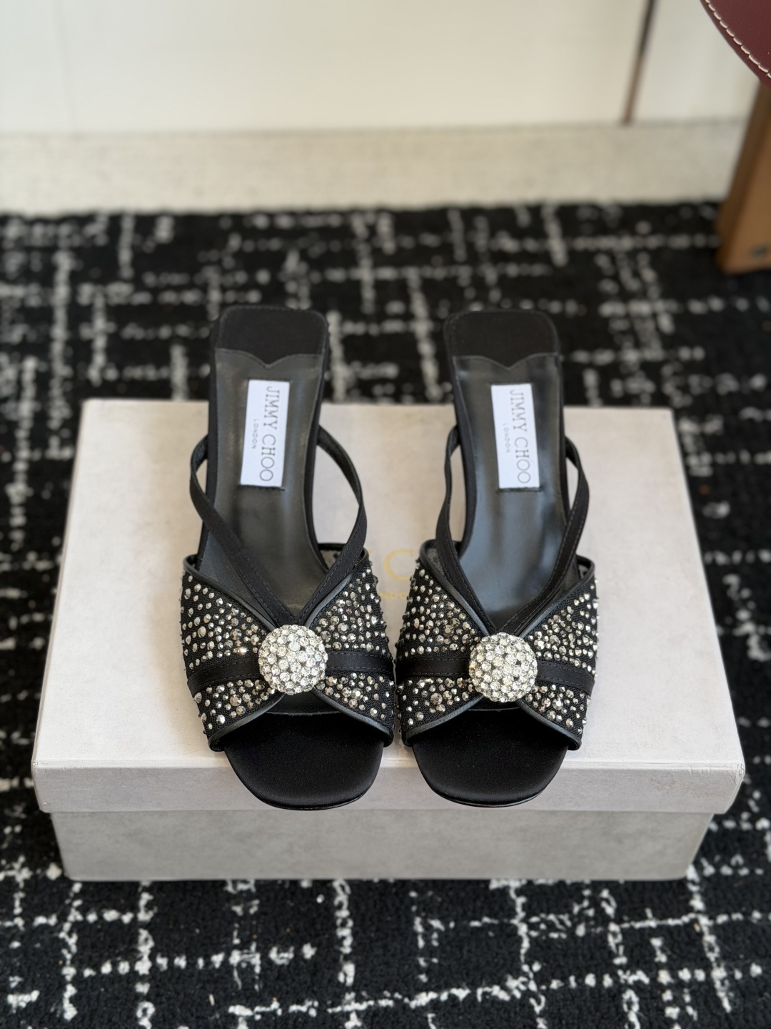 代购级Jimmy Choo 26ss 春夏 系列JC新款 高跟拖鞋 凉鞋模糊鞋履与珠宝配饰之间的界线 鲜