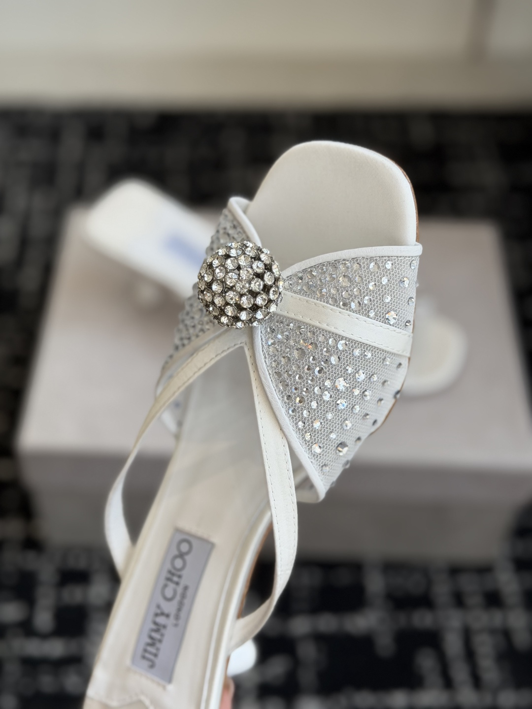 代购级Jimmy Choo 26ss 春夏 系列JC新款 高跟拖鞋 凉鞋模糊鞋履与珠宝配饰之间的界线 鲜