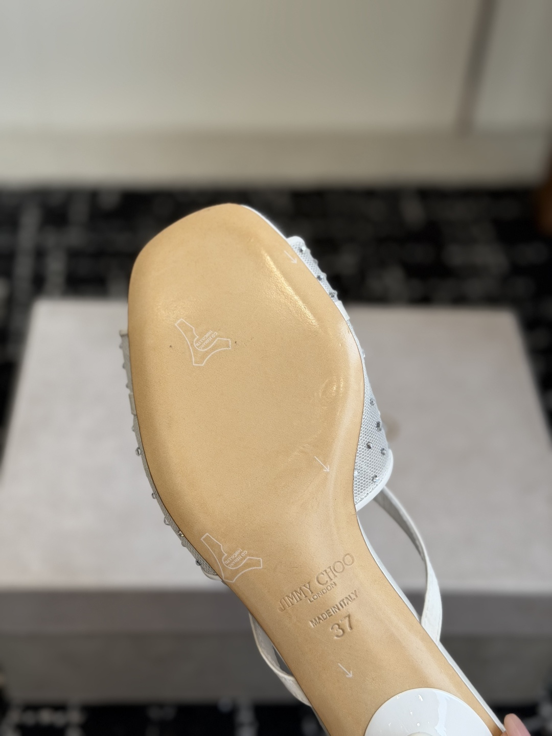 代购级Jimmy Choo 26ss 春夏 系列JC新款 高跟拖鞋 凉鞋模糊鞋履与珠宝配饰之间的界线 鲜