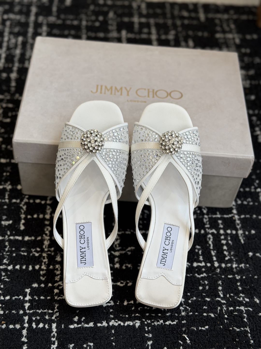 代购级Jimmy Choo 26ss 春夏 系列JC新款 高跟拖鞋 凉鞋模糊鞋履与珠宝配饰之间的界线 鲜
