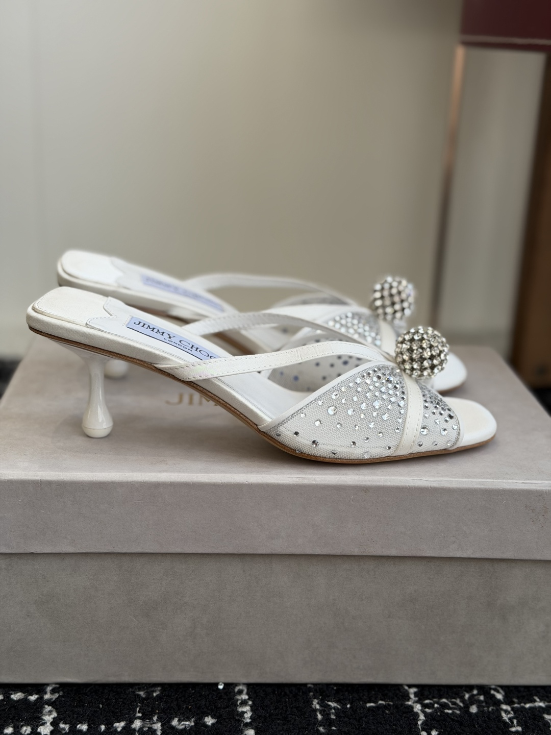 代购级Jimmy Choo 26ss 春夏 系列JC新款 高跟拖鞋 凉鞋模糊鞋履与珠宝配饰之间的界线 鲜
