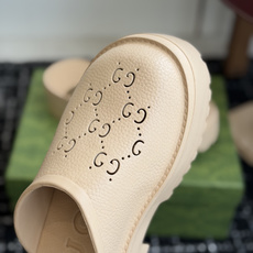 代购级Gucci 古驰26 ss 春夏爆款松糕凉拖系列… GUCCI松糕半拖,摇摇防滑厚底2026夏季新 代购级Gucci 古驰26 ss 春夏爆款松糕凉拖系列… GUCCI松糕半拖,摇摇防滑厚底2026夏季新
