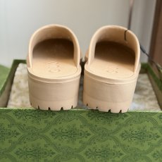 代购级Gucci 古驰26 ss 春夏爆款松糕凉拖系列… GUCCI松糕半拖,摇摇防滑厚底2026夏季新 代购级Gucci 古驰26 ss 春夏爆款松糕凉拖系列… GUCCI松糕半拖,摇摇防滑厚底2026夏季新