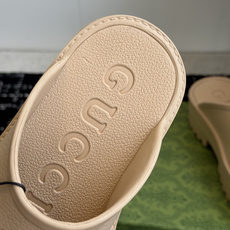 代购级Gucci 古驰26 ss 春夏爆款松糕凉拖系列… GUCCI松糕半拖,摇摇防滑厚底2026夏季新 代购级Gucci 古驰26 ss 春夏爆款松糕凉拖系列… GUCCI松糕半拖,摇摇防滑厚底2026夏季新