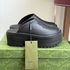 代购级Gucci 古驰26 ss 春夏爆款松糕凉拖系列… GUCCI松糕半拖,摇摇防滑厚底2026夏季新 代购级Gucci 古驰26 ss 春夏爆款松糕凉拖系列… GUCCI松糕半拖,摇摇防滑厚底2026夏季新