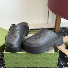 代购级Gucci 古驰26 ss 春夏爆款松糕凉拖系列… GUCCI松糕半拖,摇摇防滑厚底2026夏季新 代购级Gucci 古驰26 ss 春夏爆款松糕凉拖系列… GUCCI松糕半拖,摇摇防滑厚底2026夏季新