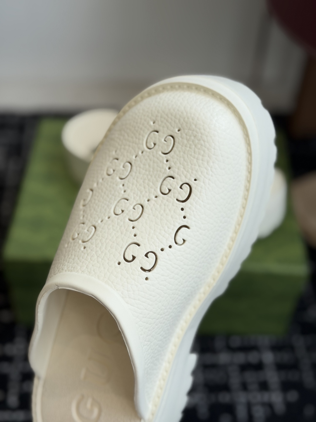 代购级Gucci 古驰26 ss 春夏爆款松糕凉拖系列… GUCCI松糕半拖,摇摇防滑厚底2026夏季新 代购级Gucci 古驰26 ss 春夏爆款松糕凉拖系列… GUCCI松糕半拖,摇摇防滑厚底2026夏季新