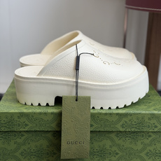 代购级Gucci 古驰26 ss 春夏爆款松糕凉拖系列… GUCCI松糕半拖,摇摇防滑厚底2026夏季新 代购级Gucci 古驰26 ss 春夏爆款松糕凉拖系列… GUCCI松糕半拖,摇摇防滑厚底2026夏季新