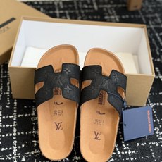 代购级Louis vuitton 26ss 沙滩拖 又一爆款 最新 顶配版本LV一出即巅峰的超爆款的H拖 代购级Louis vuitton 26ss 沙滩拖 又一爆款 最新 顶配版本LV一出即巅峰的超爆款的H拖