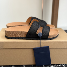 代购级Louis vuitton 26ss 沙滩拖 又一爆款 最新 顶配版本LV一出即巅峰的超爆款的H拖 代购级Louis vuitton 26ss 沙滩拖 又一爆款 最新 顶配版本LV一出即巅峰的超爆款的H拖